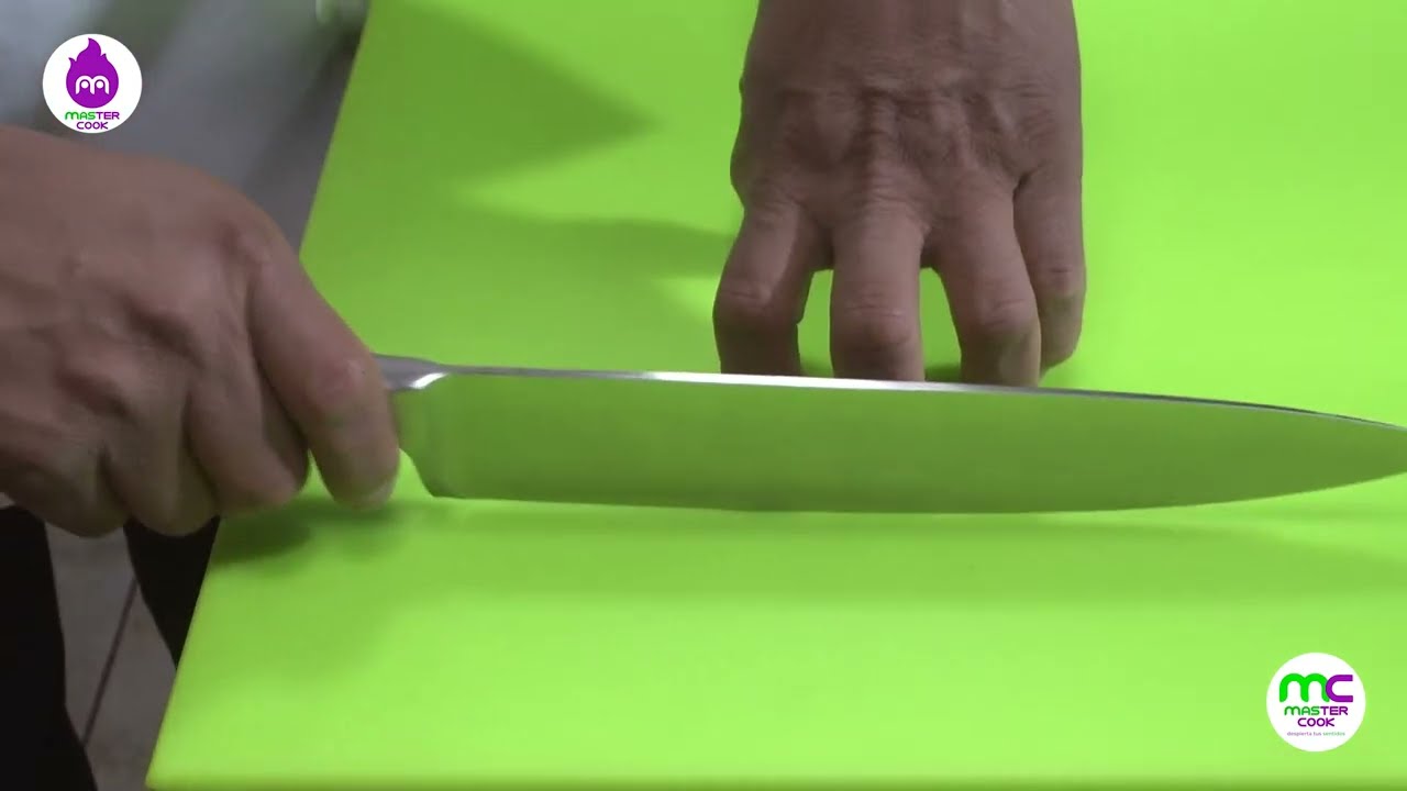 How to Use a Knife Like a Professional — Cutting Techniques and Safety